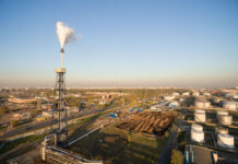 Telecommunications Infrastructure Gaps Affect Venezuela Supplying Oil to US Indefinitely